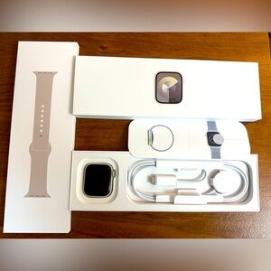 Apple Watch Series 9 GPS Smartwatch (2024) 41mm Starlight Aluminum Case